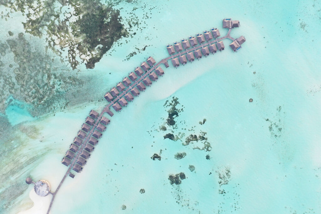 Le-Meridien-Maldives-Resort-Spa_Overwater-Villas_aerial